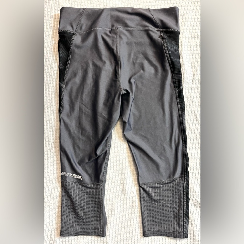 Under Armour Gray and Black Cropped Leggings Women’s Size Large - Picture 7 of 11
